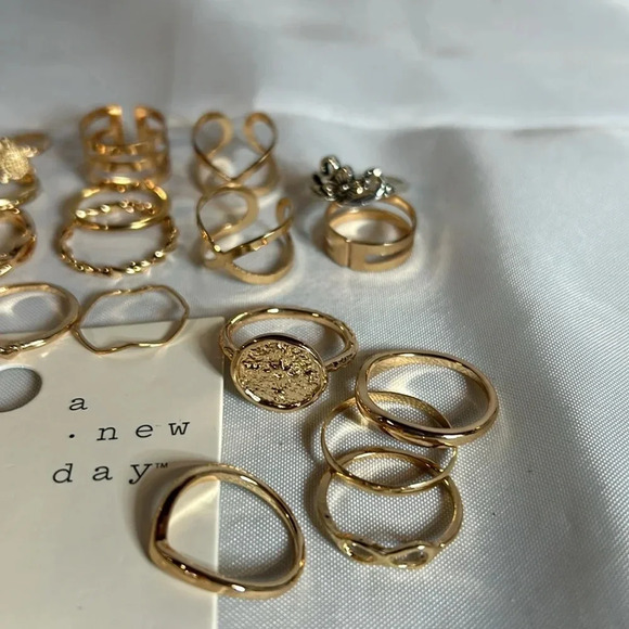 33 Rings Assorted Style. Sizes 6, 7, 8. Gold/Silver Tone. NWT - Picture 5 of 6